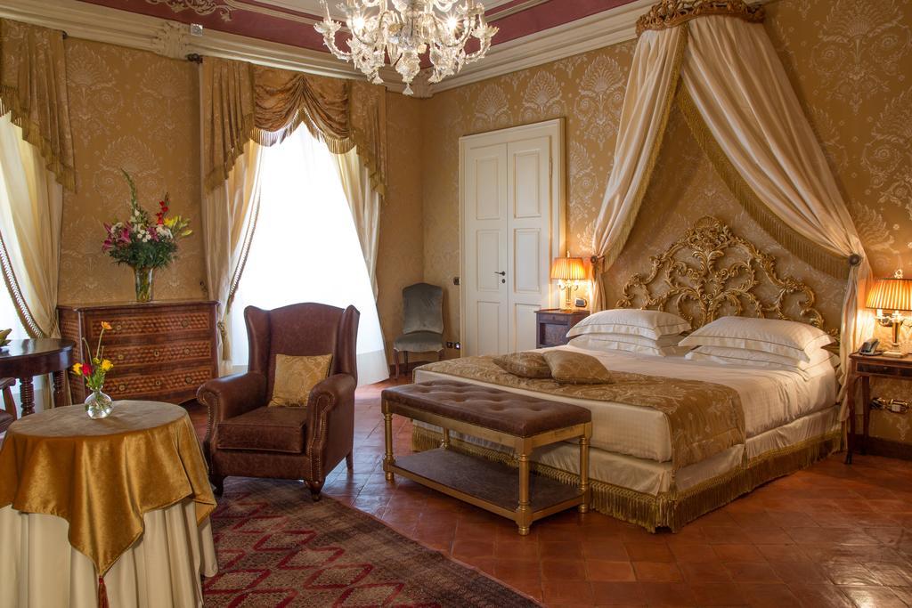Castello Di Guarene Hotel Kamer foto