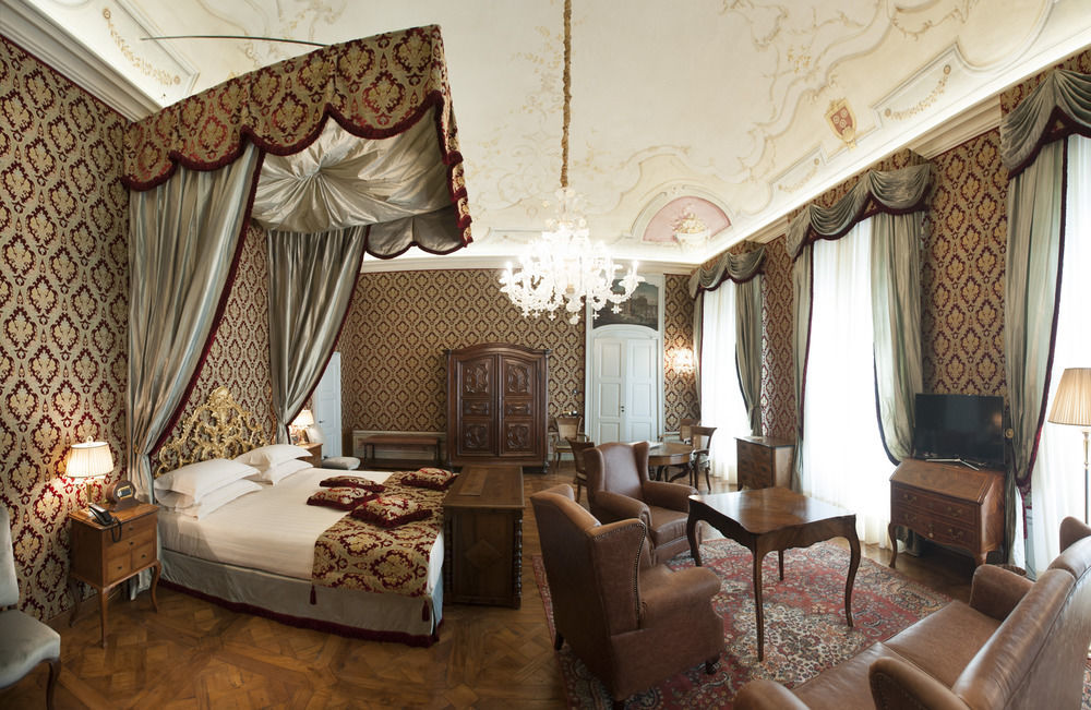 Castello Di Guarene Hotel Buitenkant foto